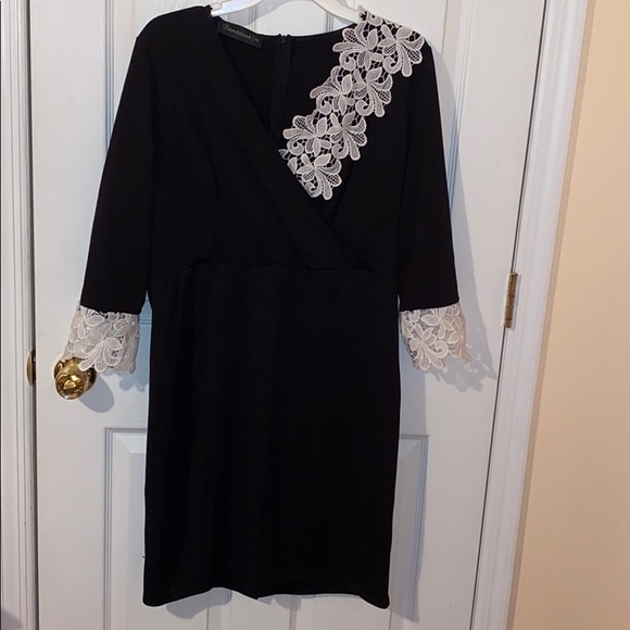 XL Black & White Dress with Floral Lace - Picture 1 of 3